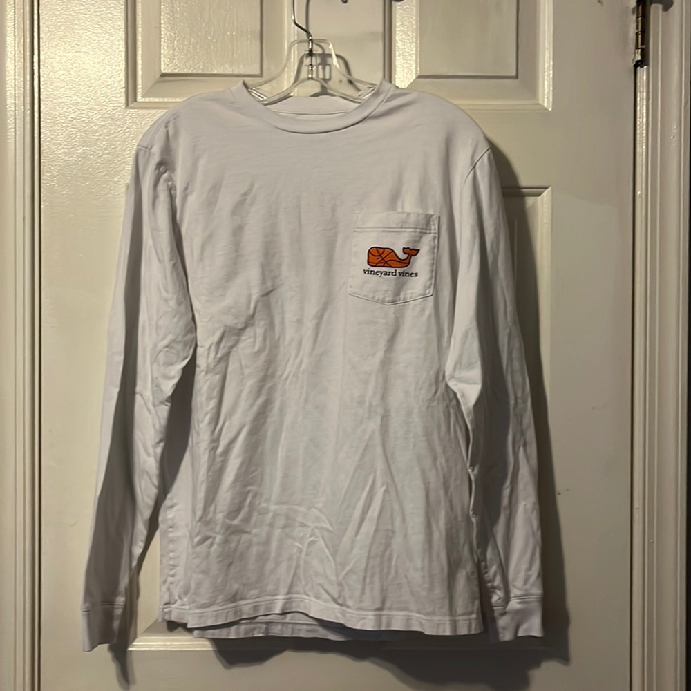 Longsleeve Vineyard Vines basketball shirt